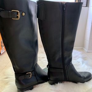Woman boots size 8